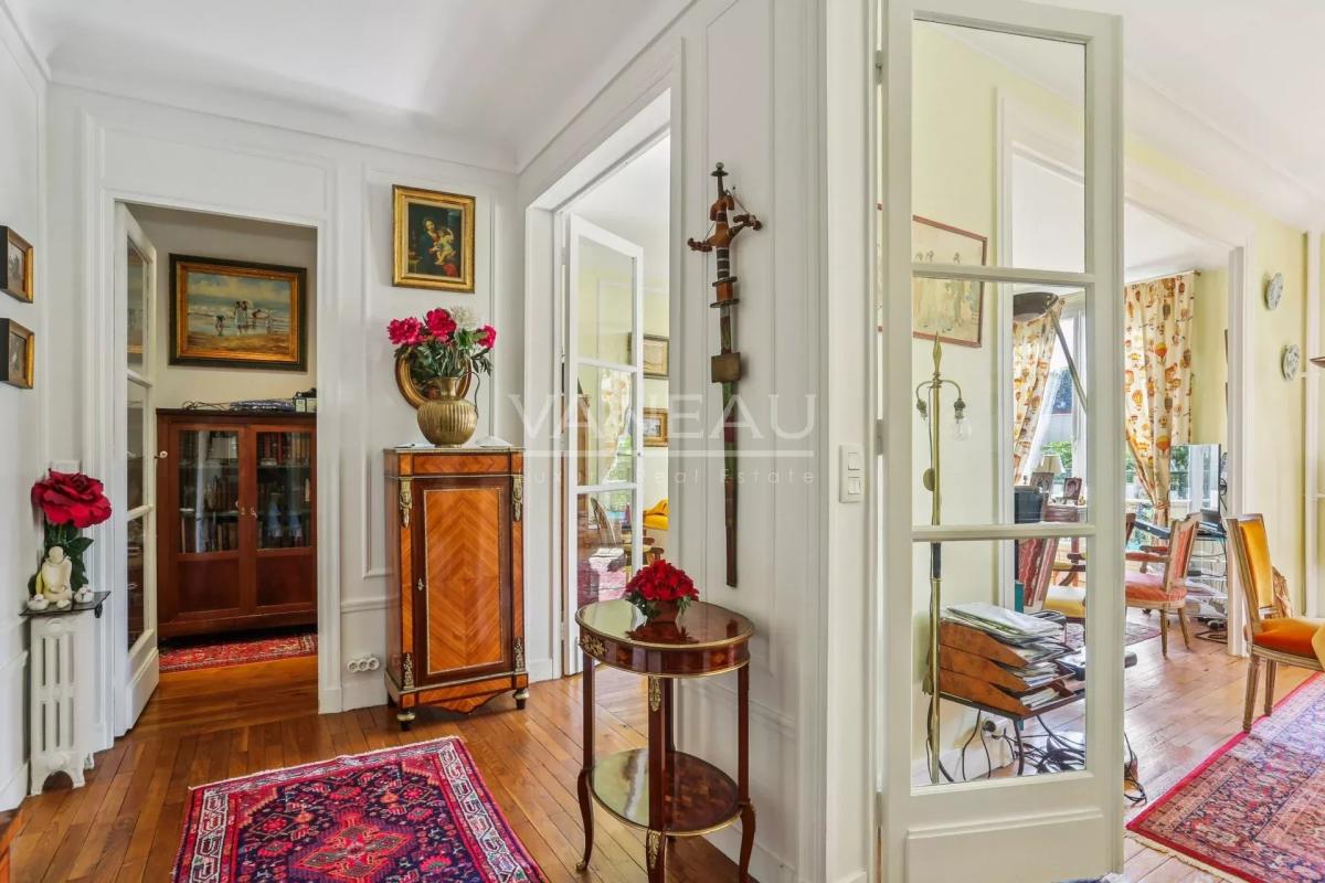 PARIS XVeme - Beau classique - Saint Lambert