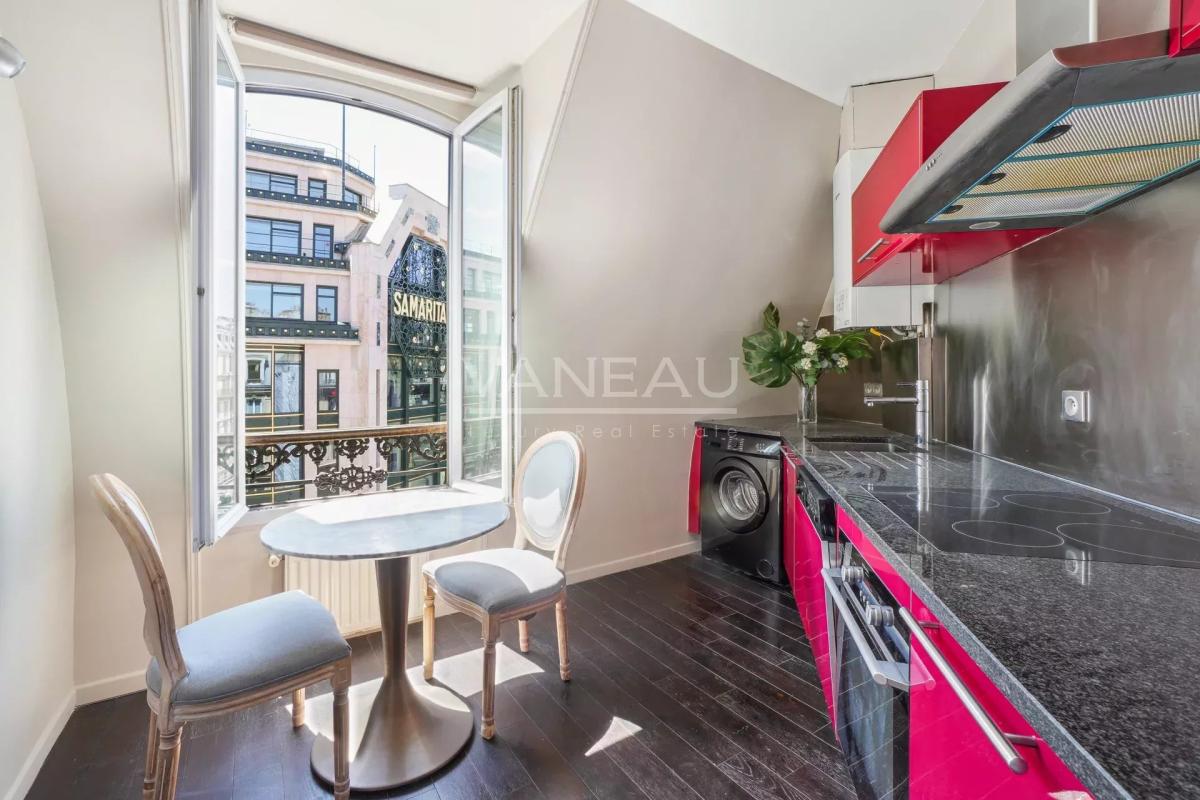 PARIS Ier - Trois Pièces - Vue dégagée
