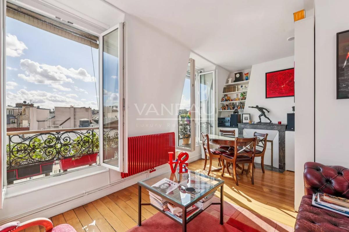 Paris IIème - Dernier étage avec ascenseur - vue dégagée
