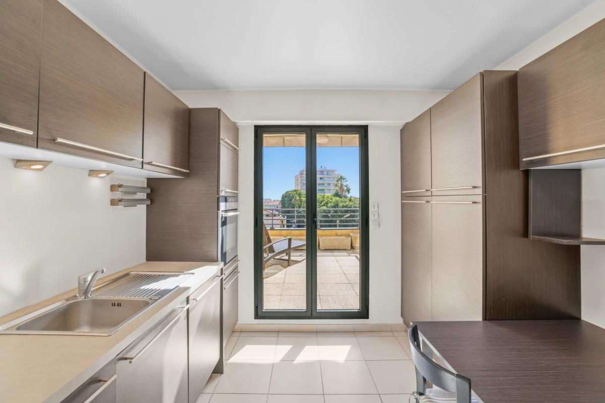 Cannes Saint-Nicolas – Superbe duplex de 5 pièces au dernier éta