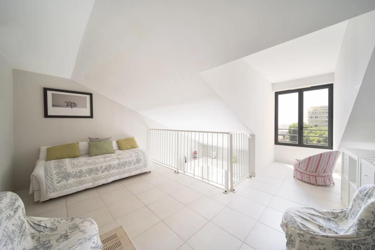 Cannes Saint-Nicolas – Superbe duplex de 5 pièces au dernier éta