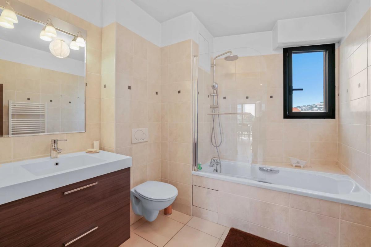 Cannes Saint-Nicolas – Superbe duplex de 5 pièces au dernier éta