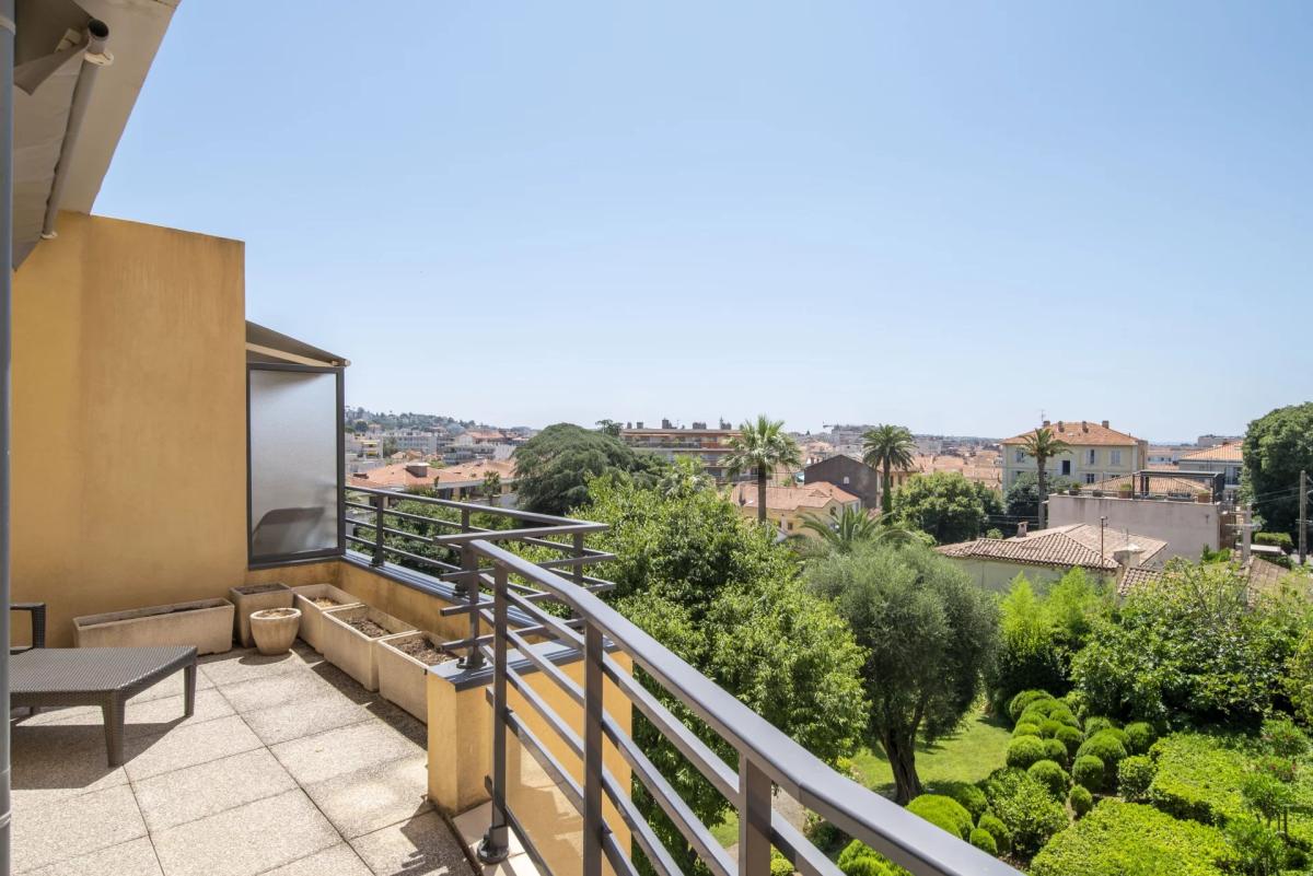 Cannes Saint-Nicolas – Superbe duplex de 5 pièces au dernier éta