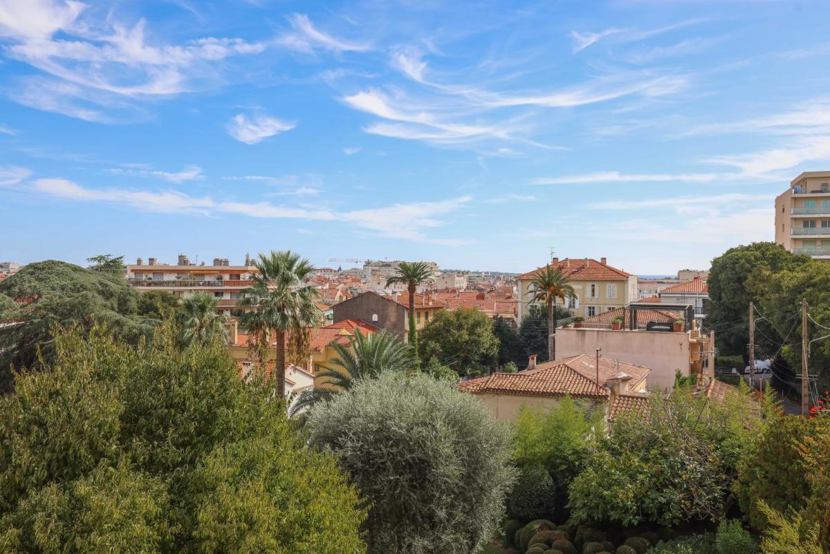 Cannes Saint-Nicolas – Superbe duplex de 5 pièces au dernier éta