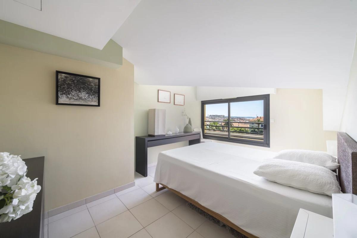 Cannes Saint-Nicolas – Superbe duplex de 5 pièces au dernier éta