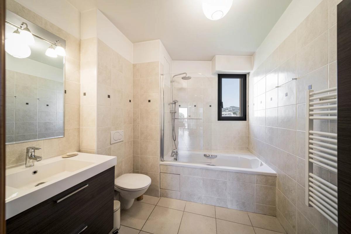Cannes Saint-Nicolas – Superbe duplex de 5 pièces au dernier éta