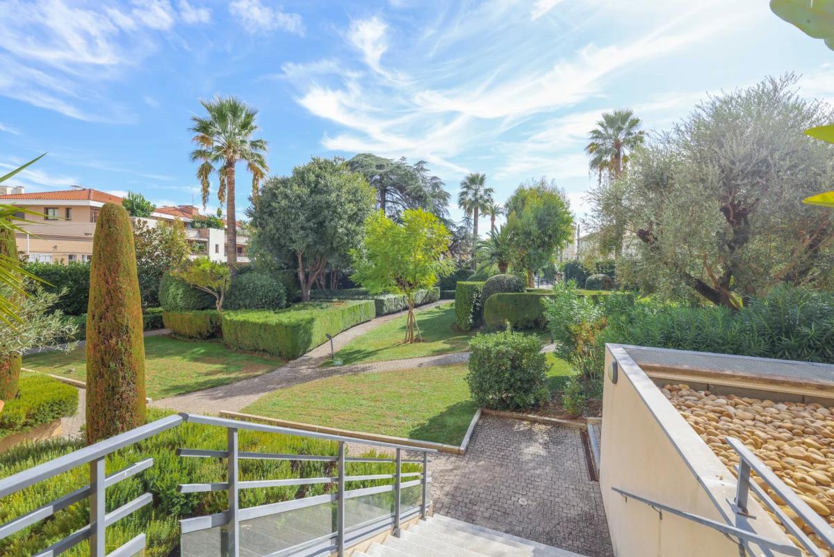 Cannes Saint-Nicolas – Superbe duplex de 5 pièces au dernier éta
