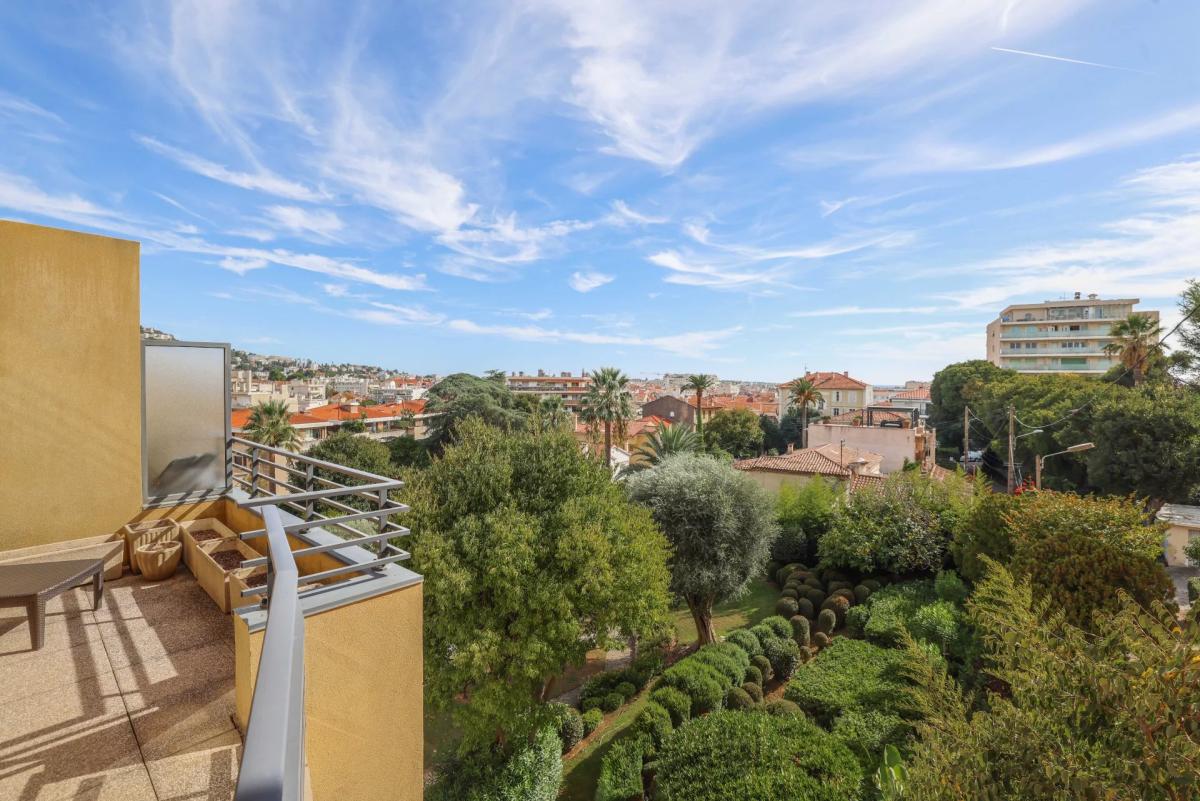 Cannes Saint-Nicolas – Superbe duplex de 5 pièces au dernier éta