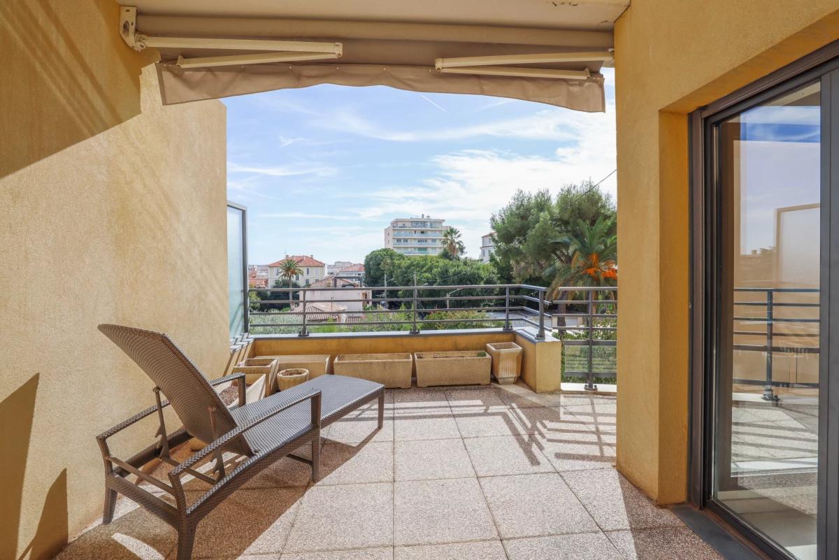 Cannes Saint-Nicolas – Superbe duplex de 5 pièces au dernier éta