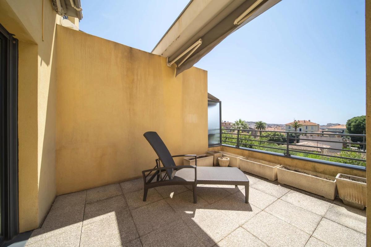 Cannes Saint-Nicolas – Superbe duplex de 5 pièces au dernier éta
