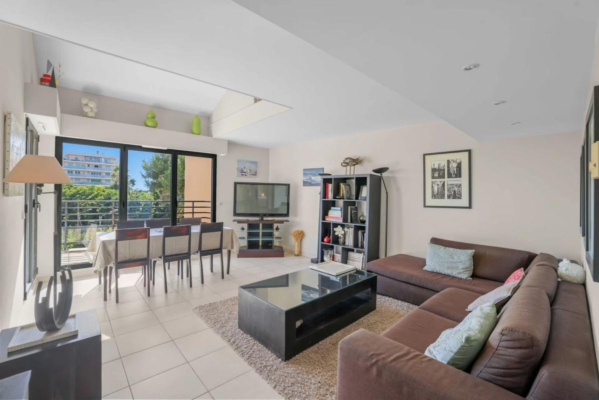 Cannes Saint-Nicolas – Superbe duplex de 5 pièces au dernier éta