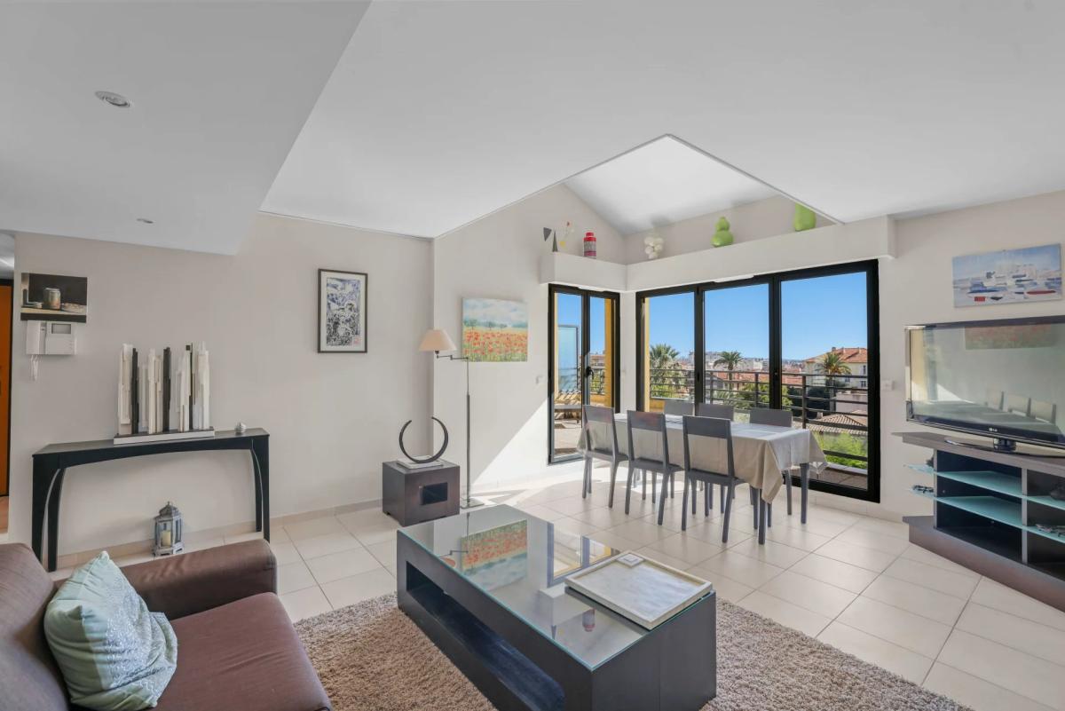 Cannes Saint-Nicolas – Superbe duplex de 5 pièces au dernier éta