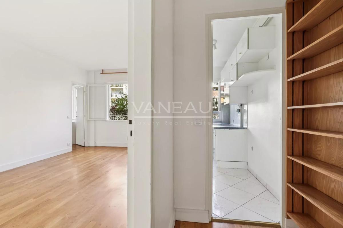 PARIS XV - Mairie : Appartement deux pièces avec vue dégagée