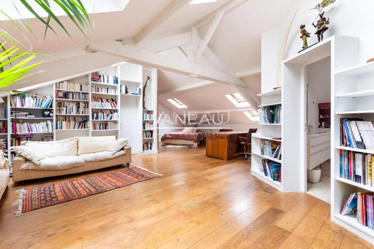 Paris XVe - DEMEURE FAMILIALE (291²m² Carrez - 370 m² au sol) et