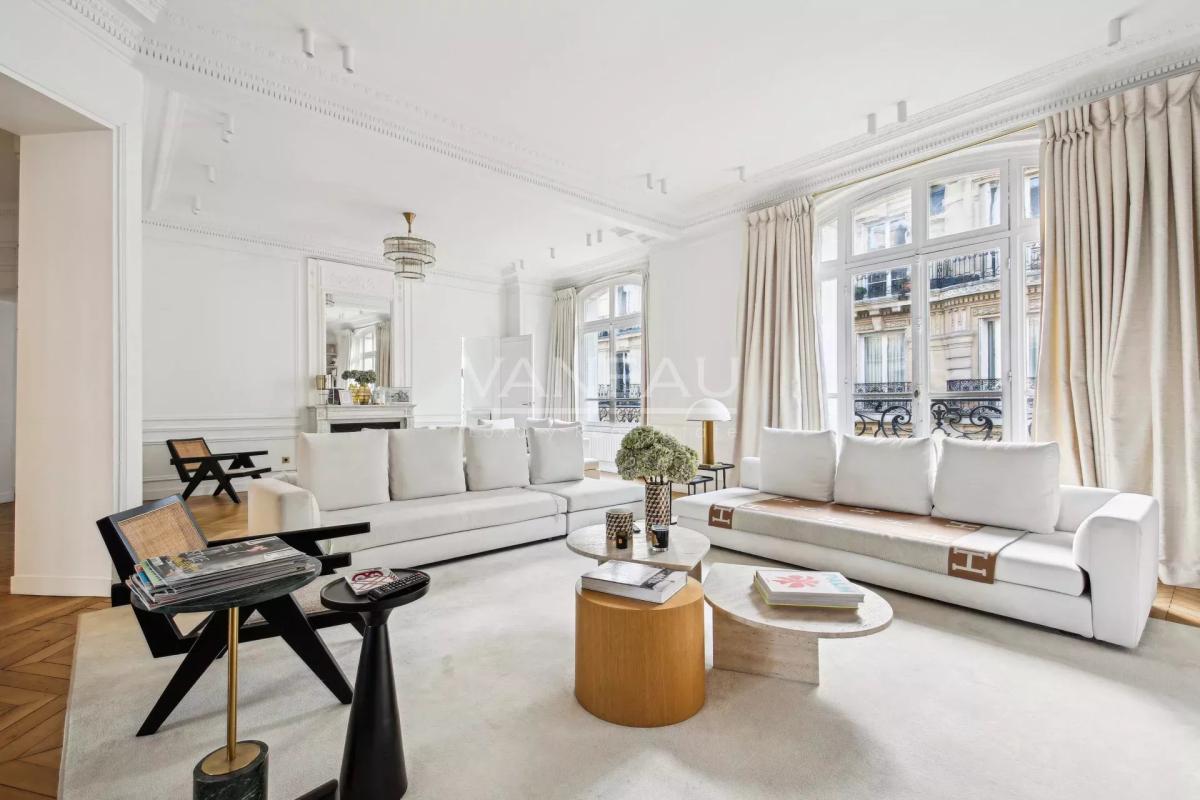 Paris XVIe - Victor Hugo - Voie privée - Exclusivité
