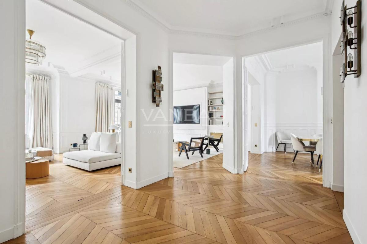 Paris XVIe - Victor Hugo - Voie privée - Exclusivité