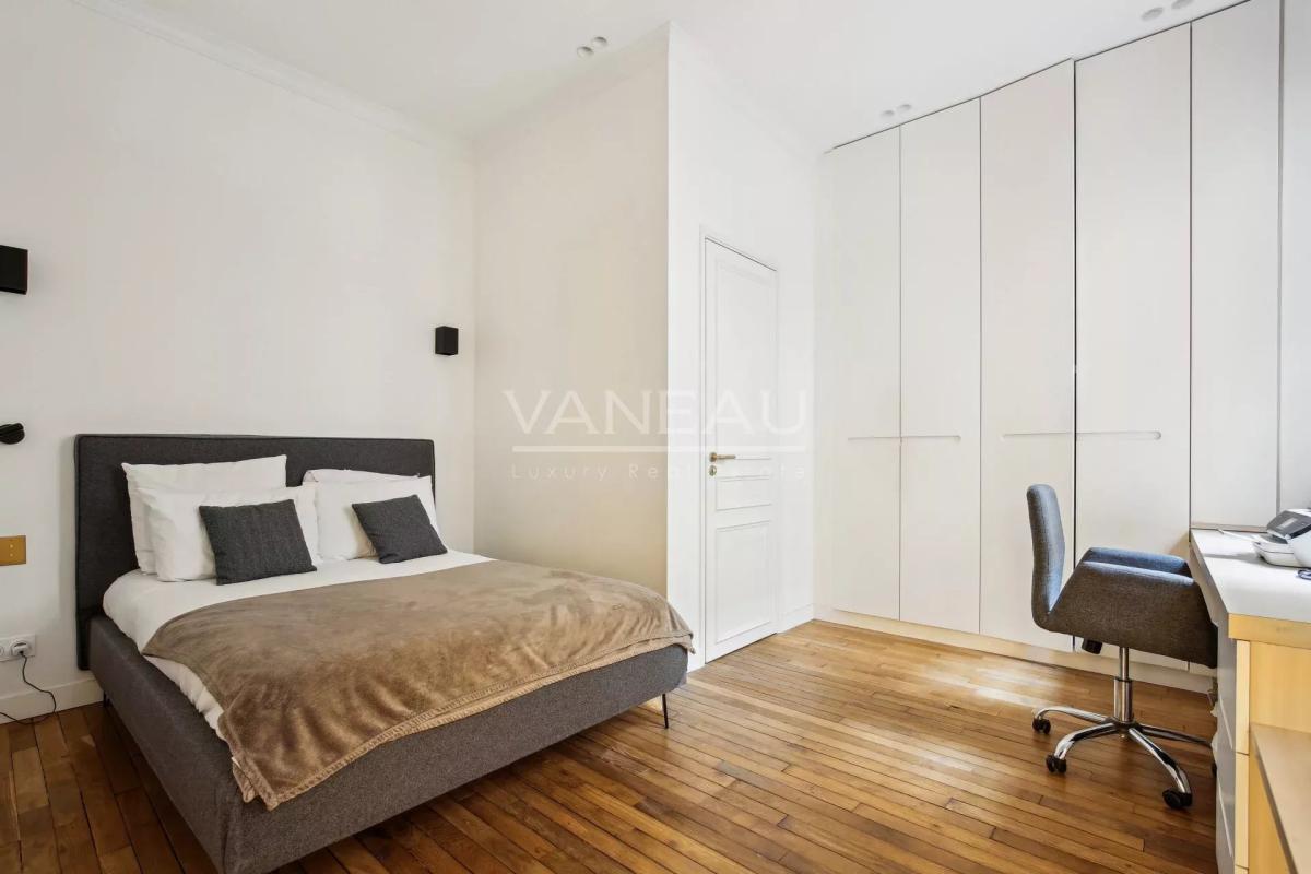 Paris XVIe - Victor Hugo - Voie privée - Exclusivité