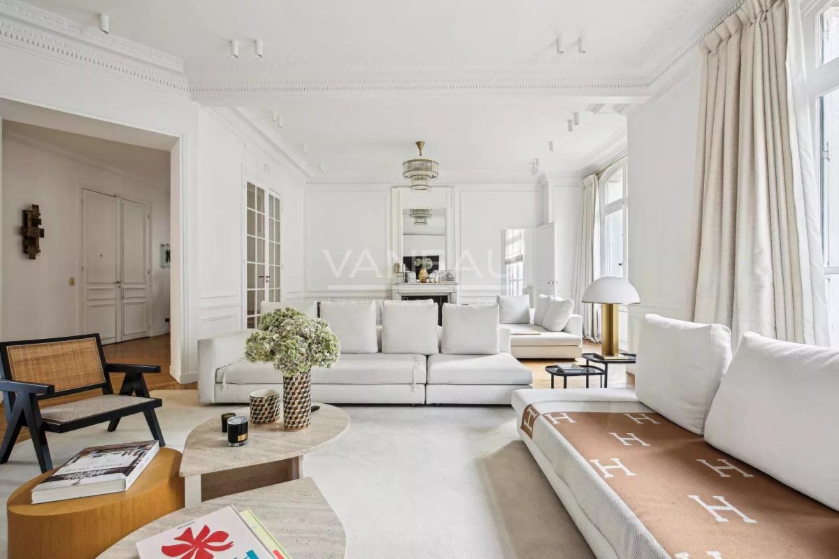 Paris XVIe - Victor Hugo - Voie privée - Exclusivité