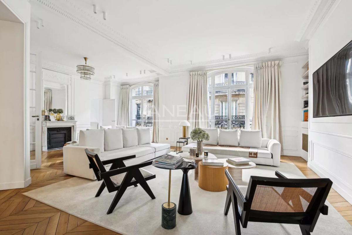 Paris XVIe - Victor Hugo - Voie privée - Exclusivité