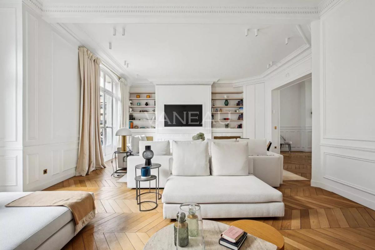 Paris XVIe - Victor Hugo - Voie privée - Exclusivité