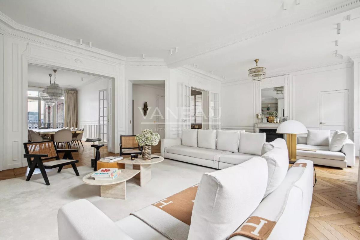 Paris XVIe - Victor Hugo - Voie privée - Exclusivité