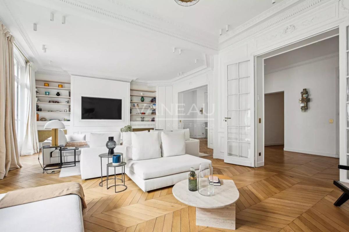 Paris XVIe - Victor Hugo - Voie privée - Exclusivité