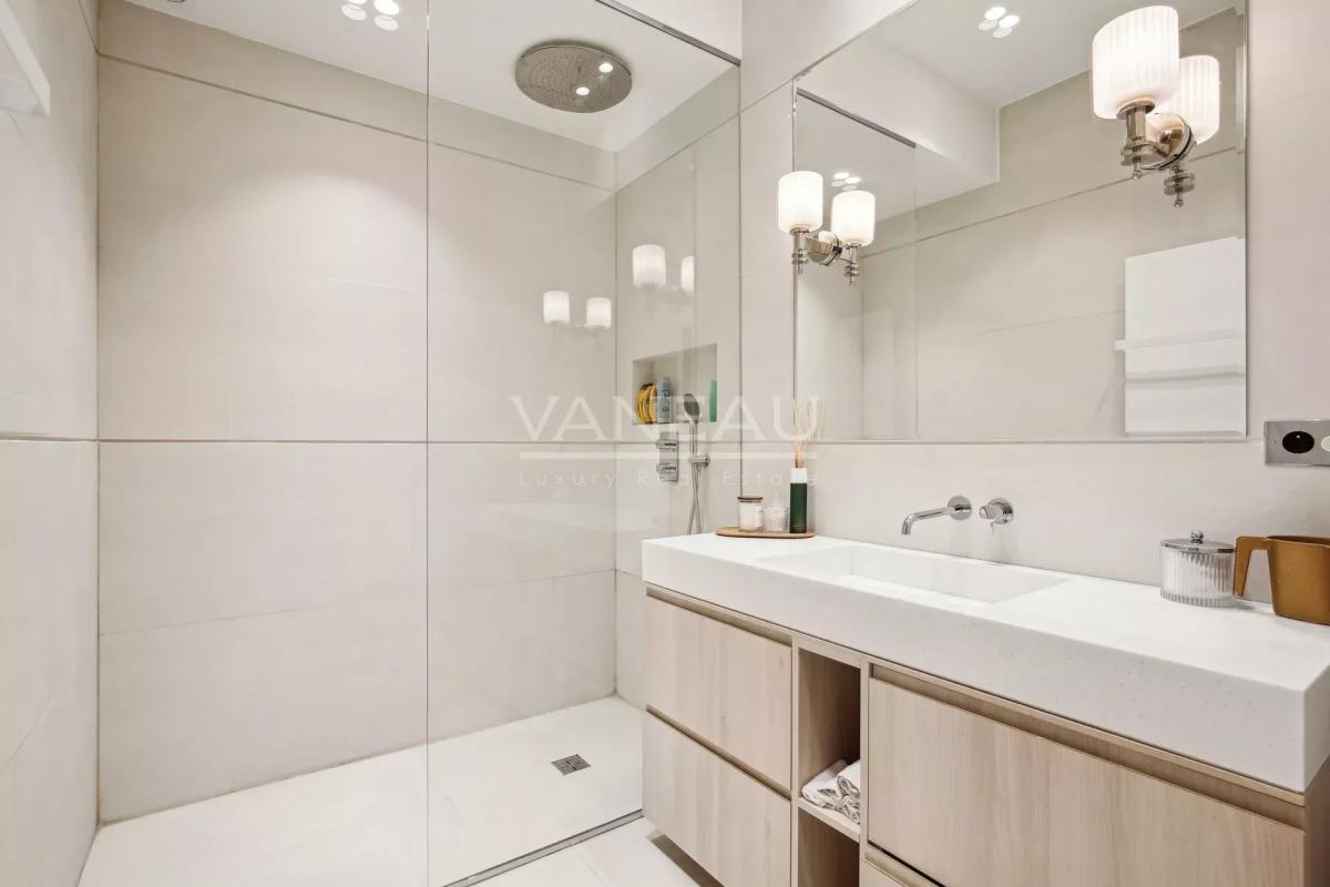 Paris XVIe - Victor Hugo - Voie privée - Exclusivité
