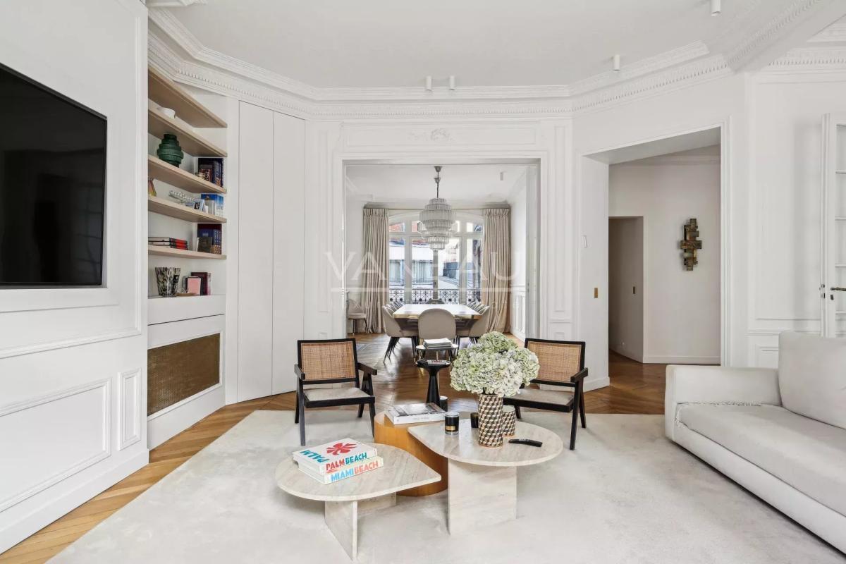 Paris XVIe - Victor Hugo - Voie privée - Exclusivité