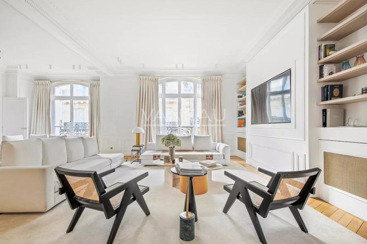 Paris XVIe - Victor Hugo - Voie privée - Exclusivité
