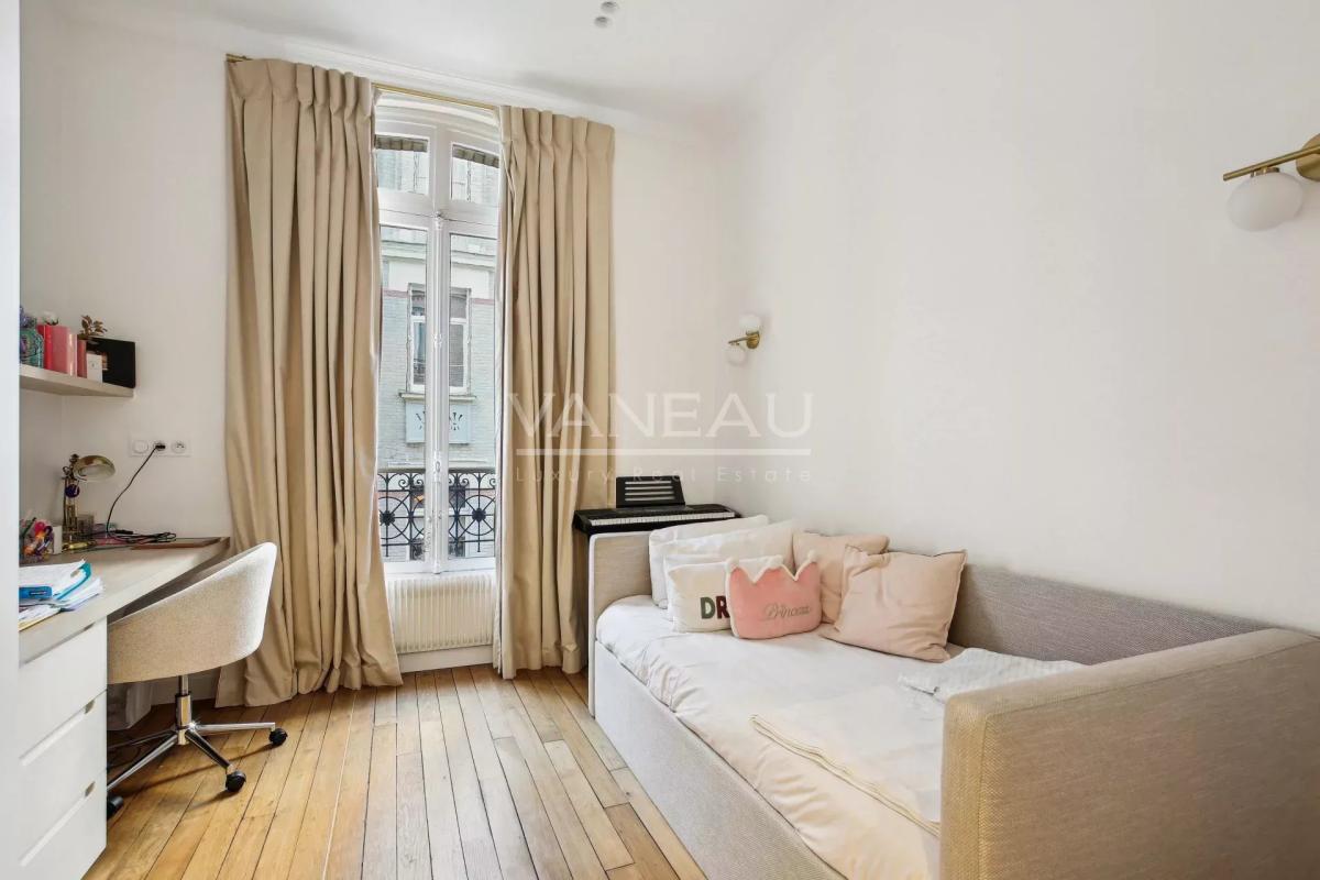 Paris XVIe - Victor Hugo - Voie privée - Exclusivité