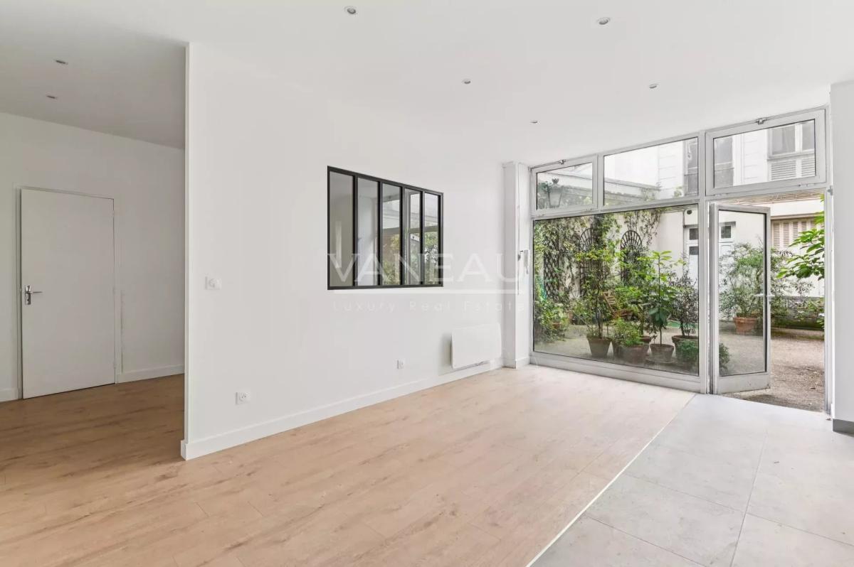 Paris VIIIe - A deux pas des Batignolles. Profession libérale po