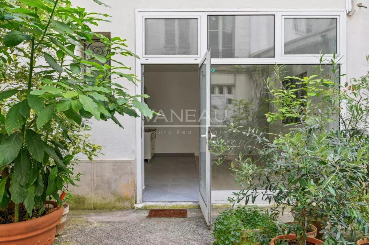 Paris VIIIe - A deux pas des Batignolles. Profession libérale po