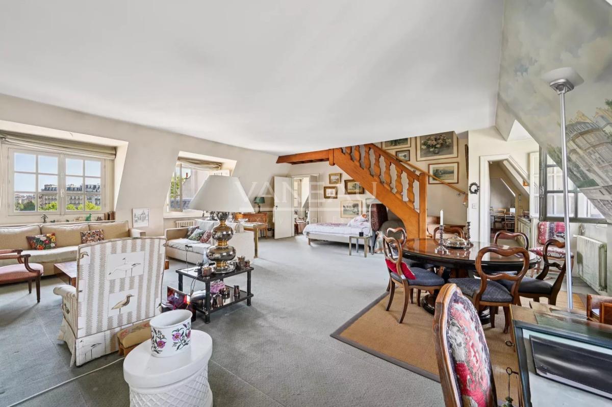 PARIS Ve - Archevêché / Maubert - Duplex en dernier étage avec v