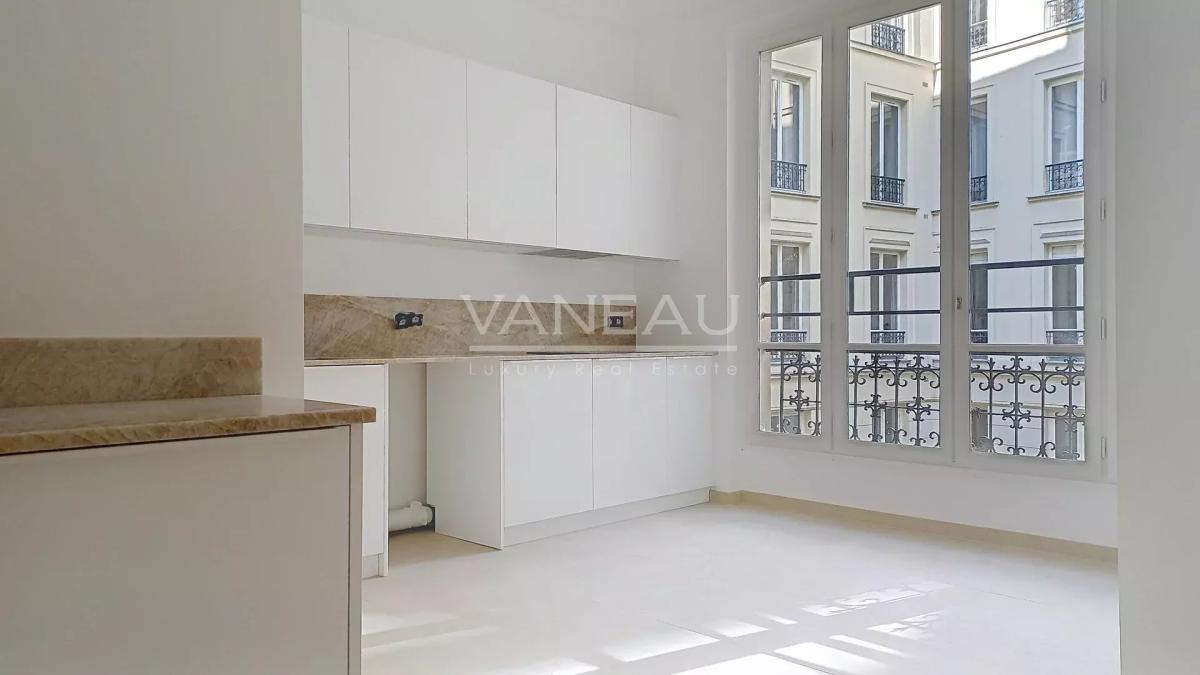 PARIS VIII - Appartement familial - Rue du Faubourg Saint Honoré