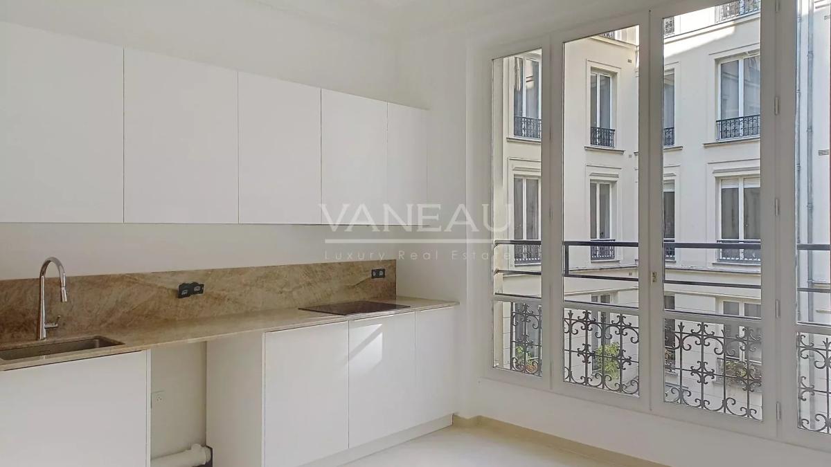 PARIS VIII - Appartement familial - Rue du Faubourg Saint Honoré