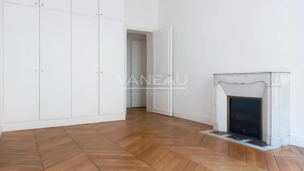 PARIS VIII - Appartement familial - Rue du Faubourg Saint Honoré