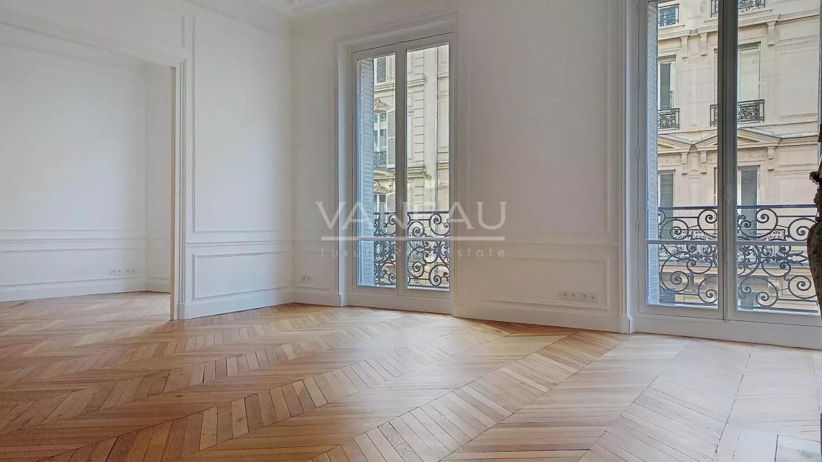 PARIS VIII - Appartement familial - Rue du Faubourg Saint Honoré
