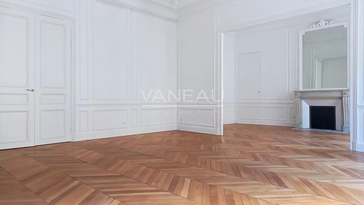 PARIS VIII - Appartement familial - Rue du Faubourg Saint Honoré