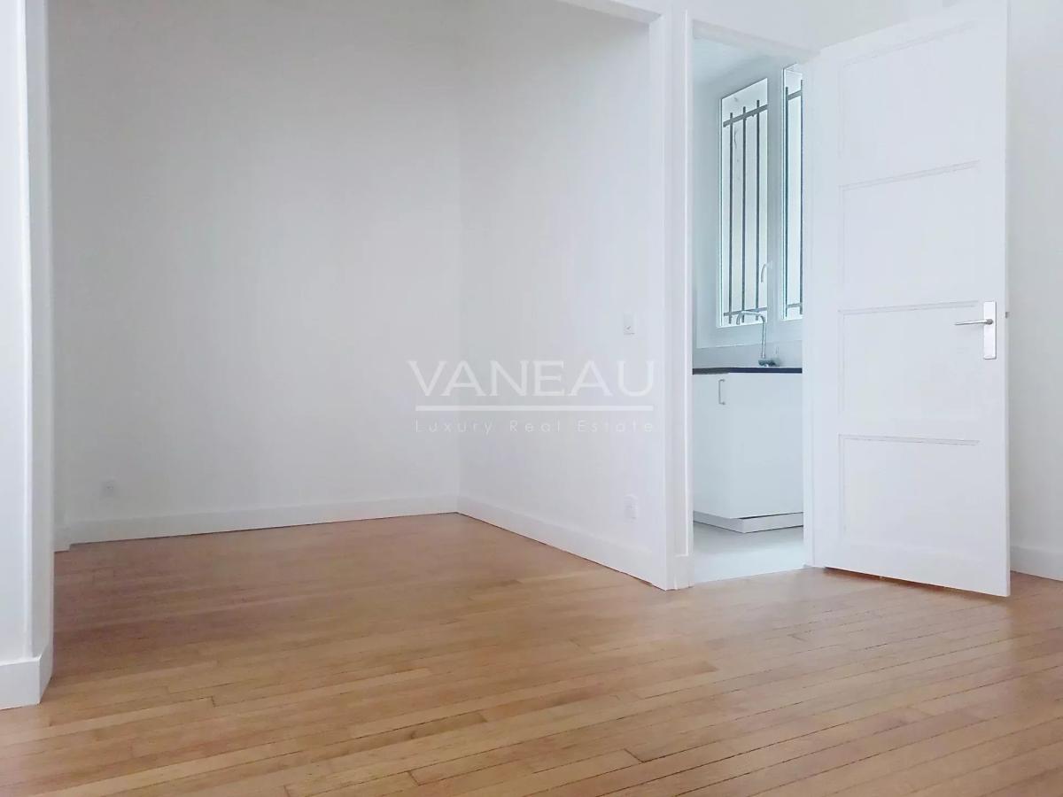 Paris VII - Studio - Rue Vaneau