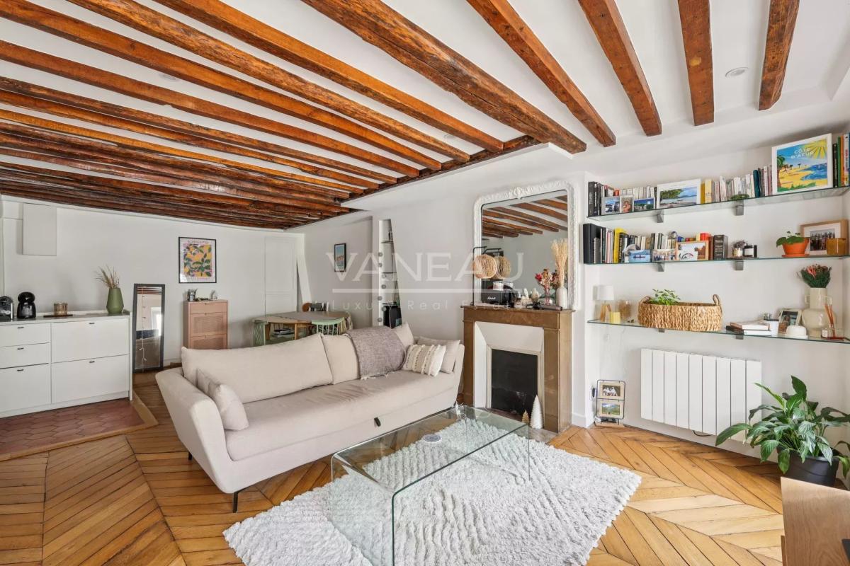 Paris IXe - Charmant deux pièces - Parquet, moulures, poutres et
