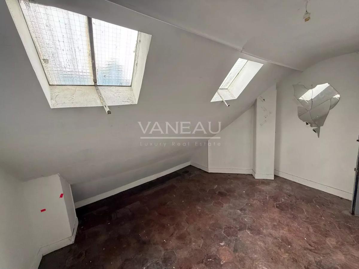 Paris IXe - Charmant deux pièces - Parquet, moulures, poutres et