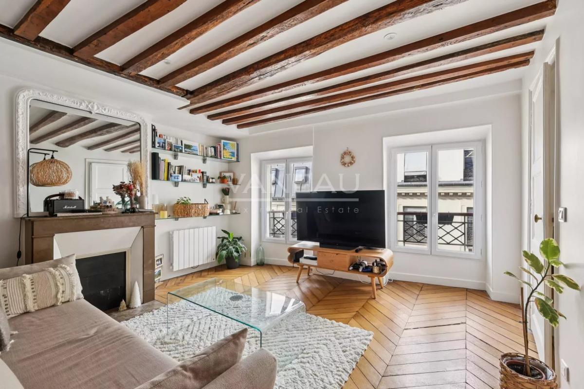 Paris IXe - Charmant deux pièces - Parquet, moulures, poutres et