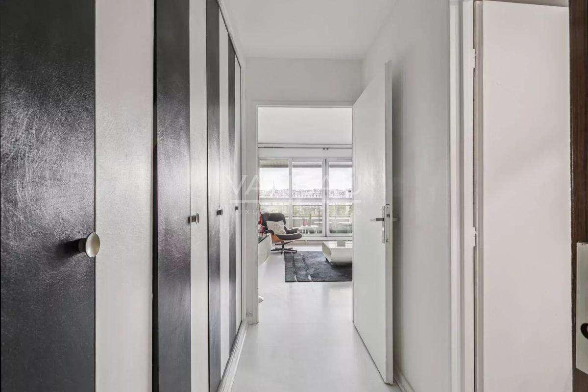 XV ème Javel - Grand studio lumineux avec loggia. Sans vis-à-vis