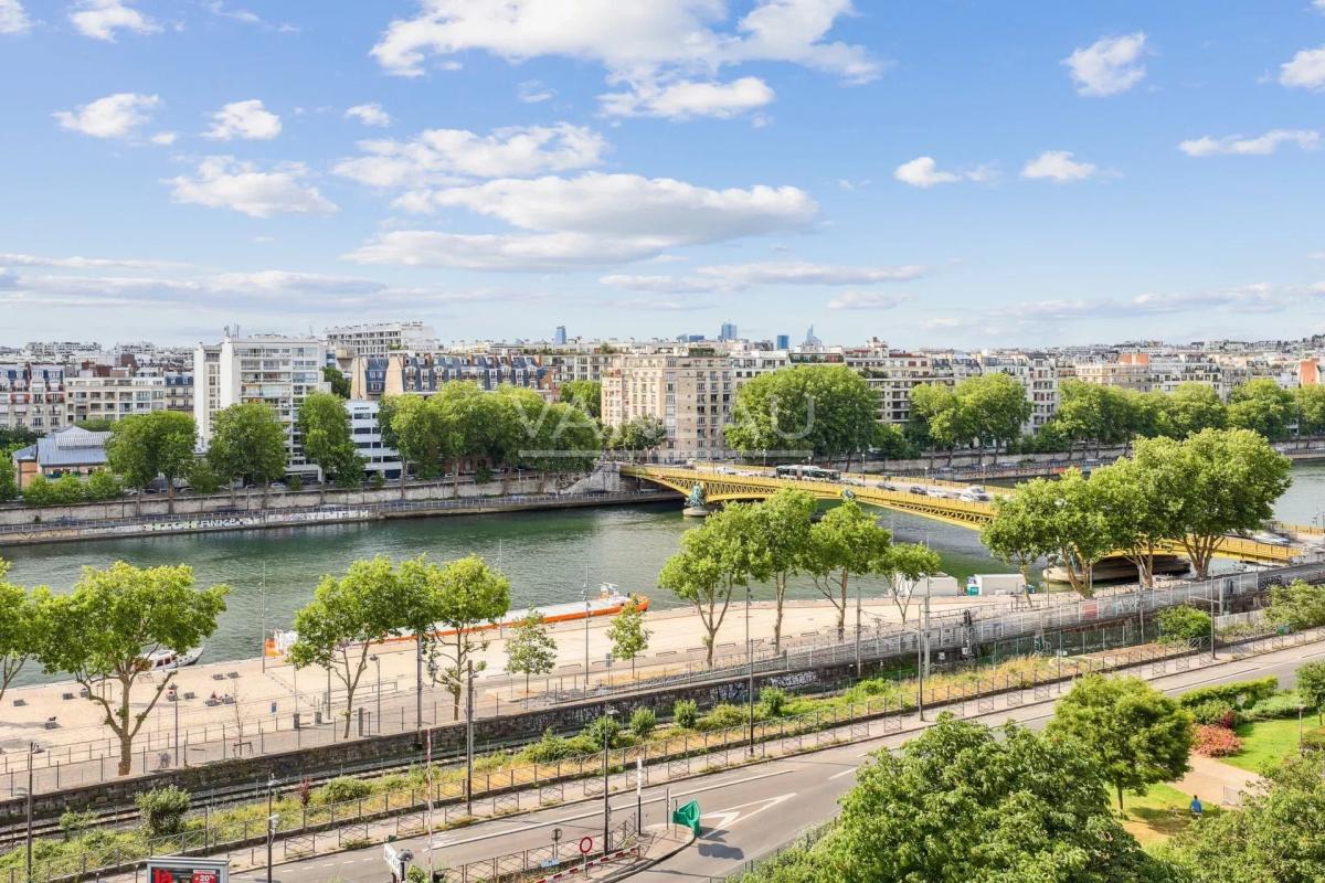 XV ème Javel RERC  - Studio lumineux avec loggia. Sans vis-à-vis