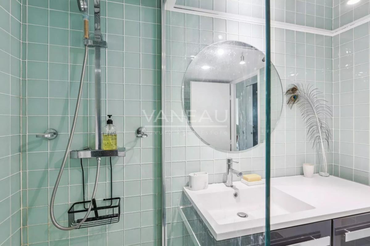 XV ème Javel RERC  - Studio lumineux avec loggia. Sans vis-à-vis