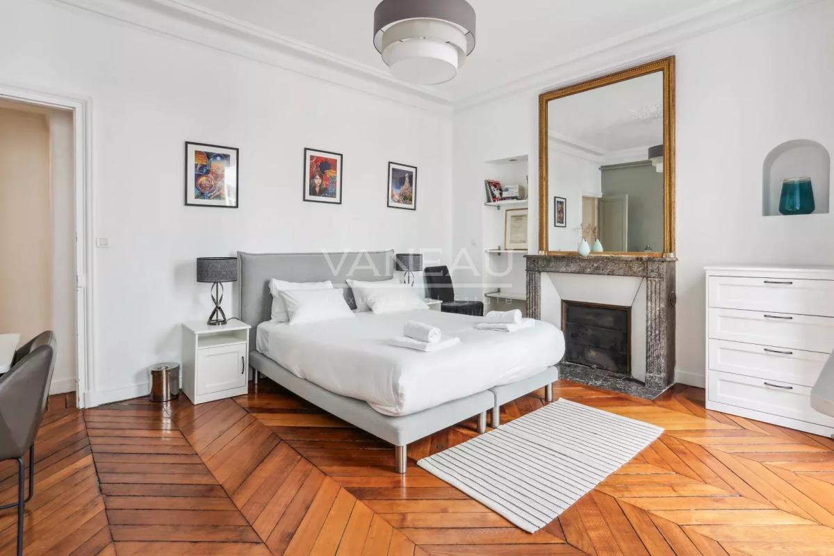 Paris VIIe - Rue de Bourgogne - Appartement familial et d'except