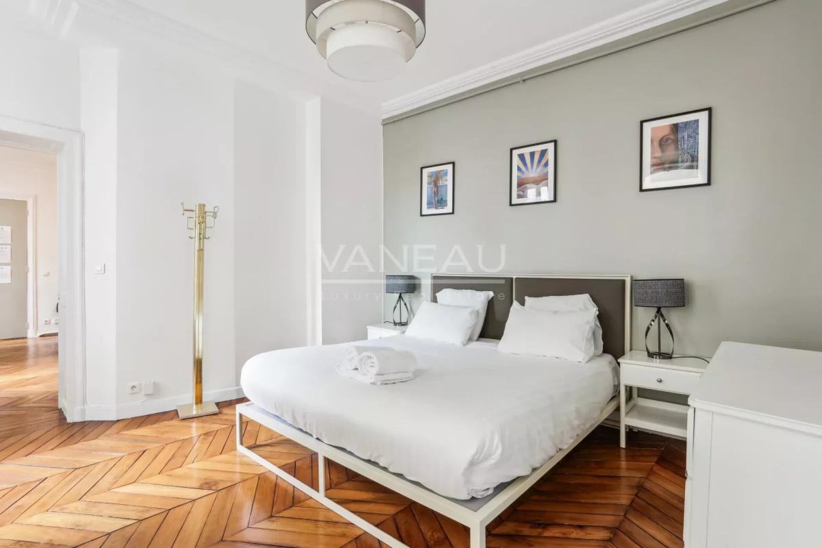 Paris VIIe - Rue de Bourgogne - Appartement familial et d'except