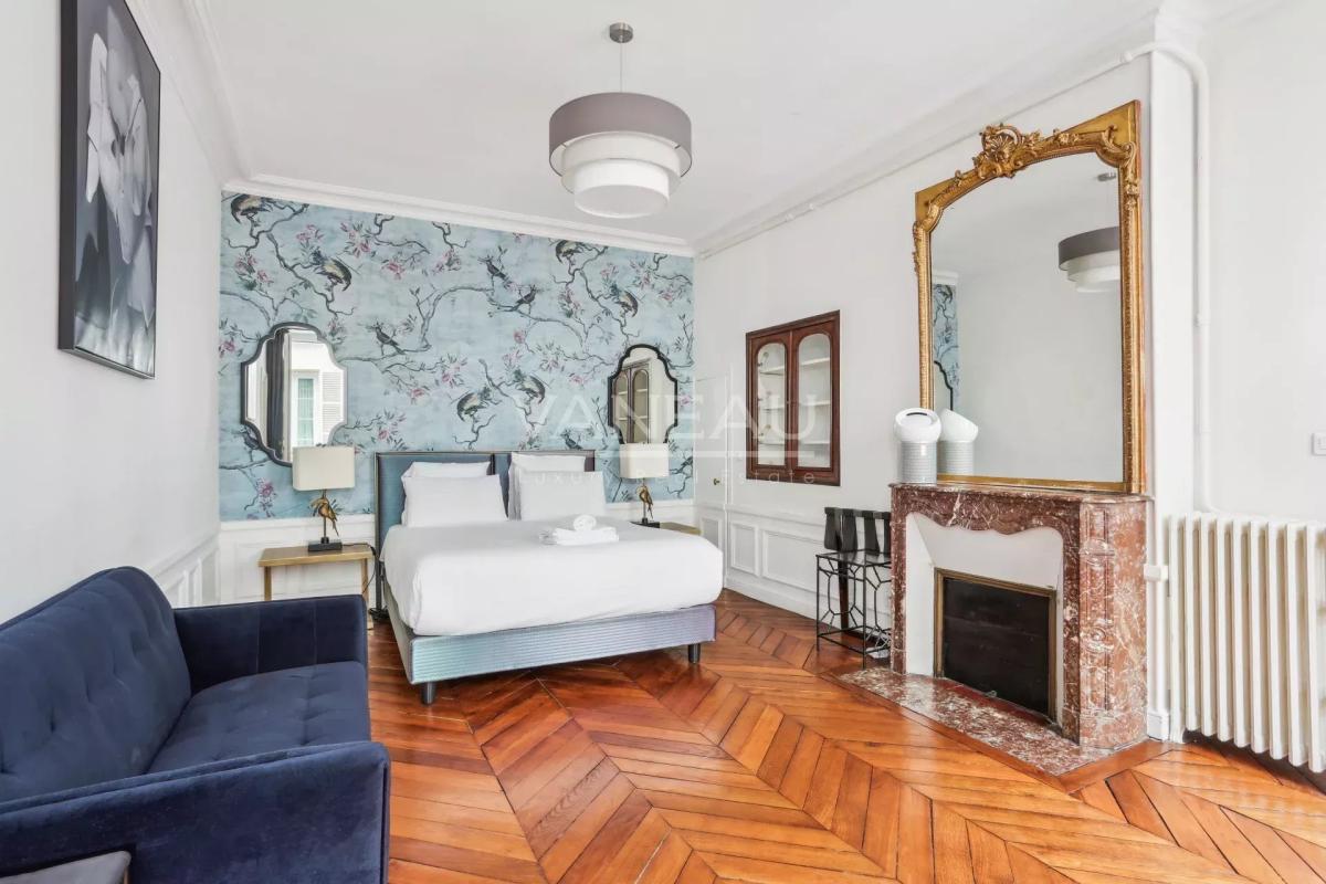 Paris VIIe - Rue de Bourgogne - Appartement familial et d'except