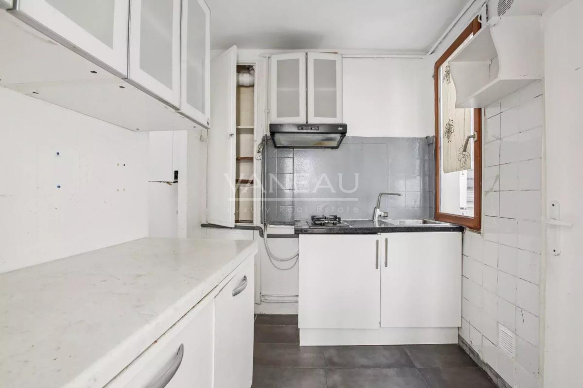 Paris IIe - Trois pièces à rénover - beau potentiel -