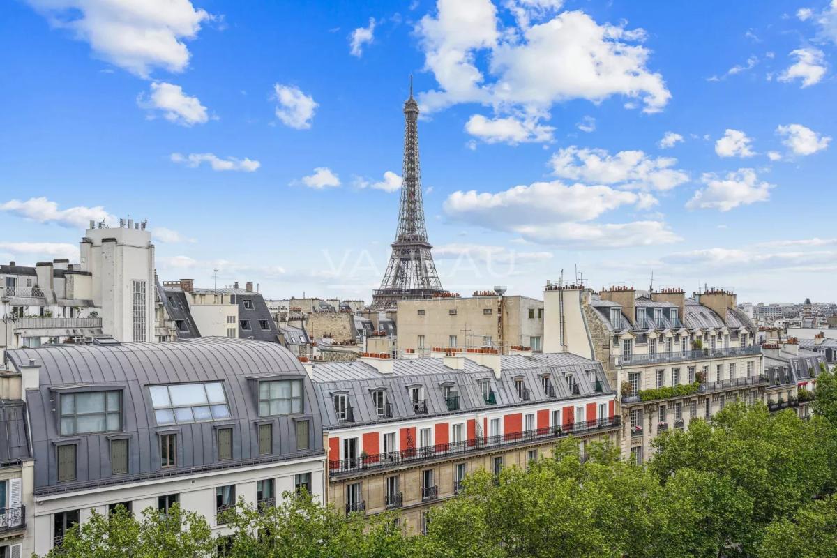 Paris VIIe - Ecole Militaire - Bel appartement en étage élevé - 